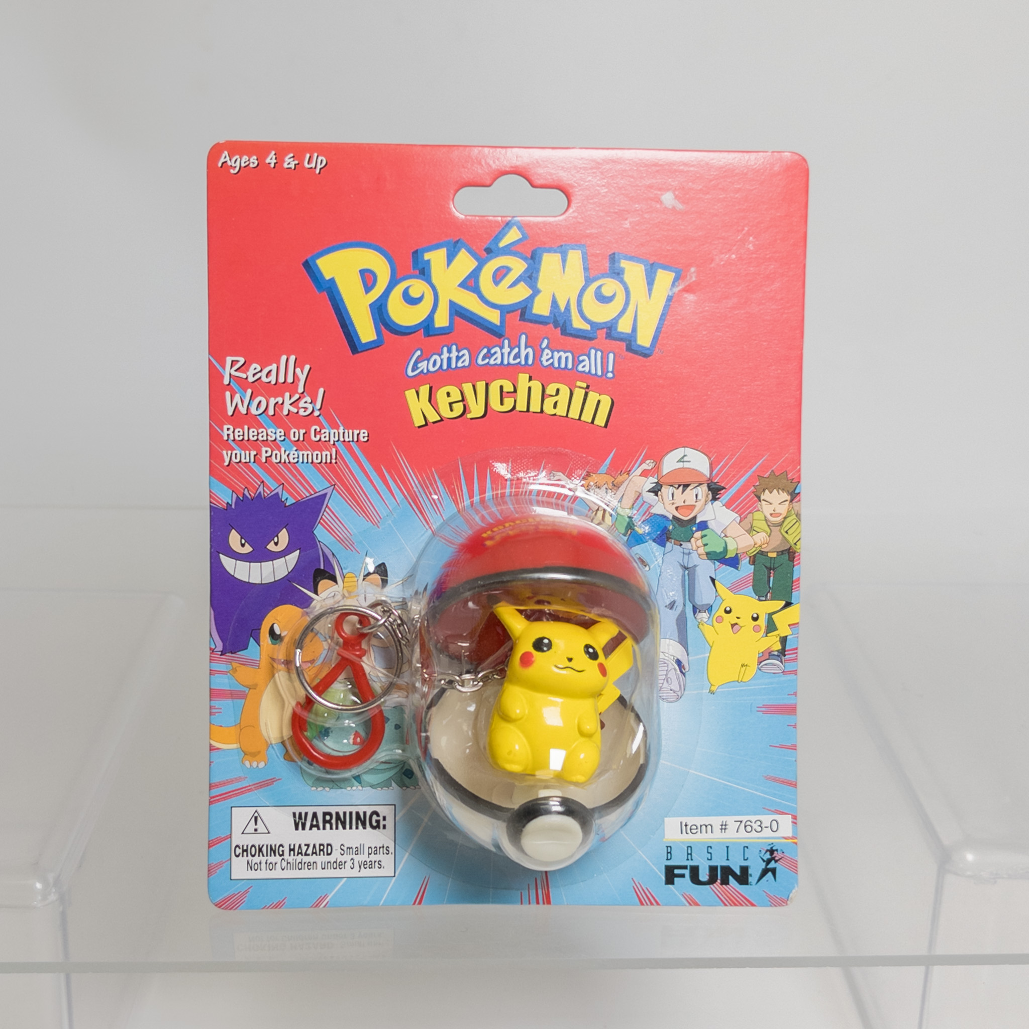 Basic Fun - 1999 Pokemon Pokeball Keychain - #25 PIKACHU *NON-MINT*