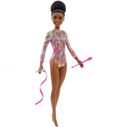 Mattel - Barbie RHYTHMIC GYMNAST DOLL (Brunette, Metallic Leotard, 2 Batons & Ribbon Accessory) GTW3