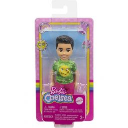Mattel - Barbie Doll - CHELSEA BOY (Green Camo T-Shirt, Pink Shorts & White Sneakers) GXT37